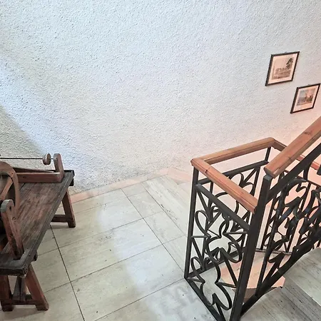 White - Welchome Mozzagrogna